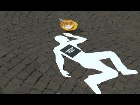 Napoli - Un flash mob per dire basta ai morti sul lavoro (28.04.16)