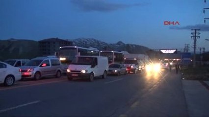 Bitlis Yol Kenarındaki Kablo Polisi Alarma Geçirdi
