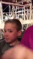 Il sauve son fils dans des montagnes russes