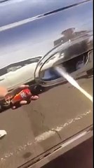 Vorrebbe Aprire La Sua Auto, Ma Guardate Cosa Trova Sotto La Maniglia… PAZZESCO!!