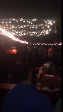 L'animateur TV Jimmy Fallon bourré fait chanter tout le monde dans un