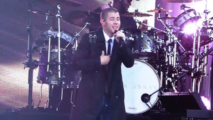 Nick Jonas PERFORMS 'Close' On Jimmy Kimmel LIVE