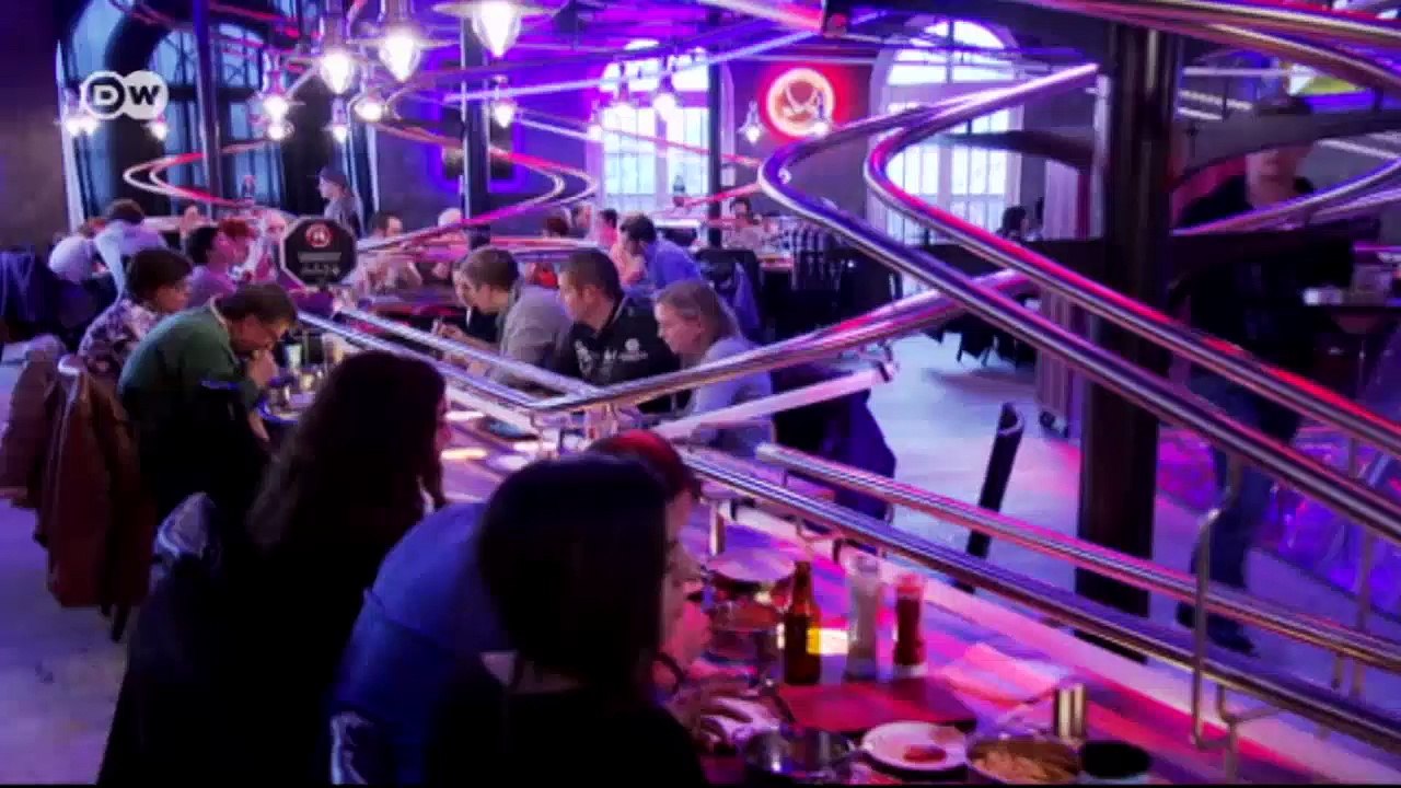 Das neue Achterbahnrestaurant in Wien | Euromaxx