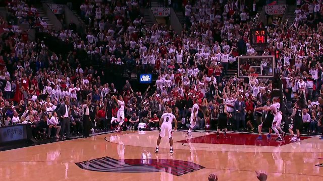 C.J. McCollum Knocks Down a Dagger Three