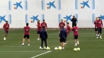 Lionel Messi humilie Gerard Pique d'un petit pont