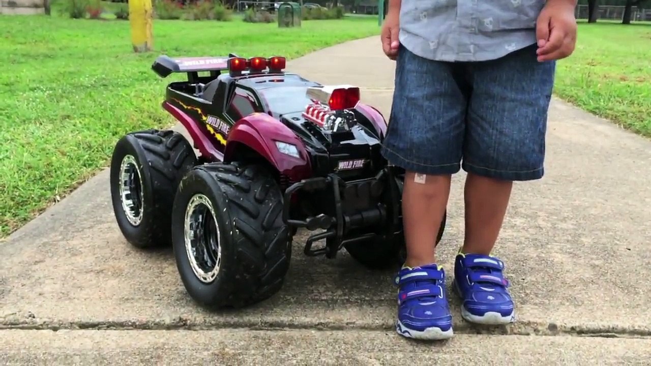 GIANT RC MONSTER TRUCK Remote Control toys Cars for kids Playtime at the Park Egg Surprise