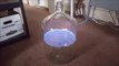 Enflammer du gaz dans une grosse bouteille : expérience impressionnante