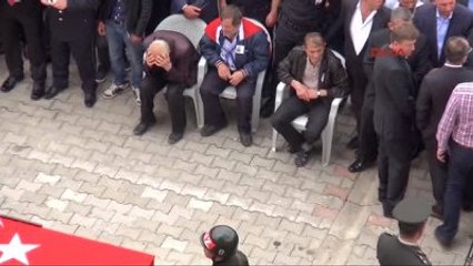 Télécharger la video: Giresun - Cumhurbaşkanı Erdoğan, Giresunlu Şehit Süleyman Kul?un Ailesine Ev Yaptıracak