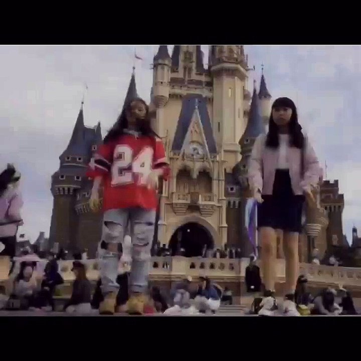 Prizmmy dance Reina and Runa DisneyLand