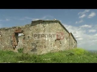 Report TV - Patos, Kisha 200-vjeçare kthehet në banesë për një familje