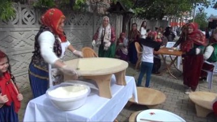 Akçakoca 'En Büyük ve En Çok Kadınla Melengüççeği Tatlısı' Rekoru Kırıldı