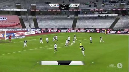 Böyle trivela golü yok!