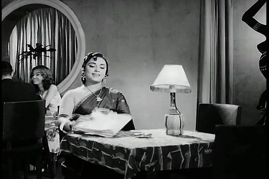 EK MUSAFIR EK HASINA (1962) - Udhar Woh Chaal Chalte Hain | Idhar Hum Jaan Lete Hain | ... Nazar Pehchan Lete Hain