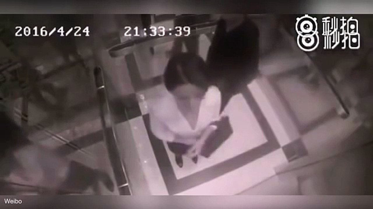Il tente de s'en prendre à une femme dans un ascenseur, mais il va vite le regretter