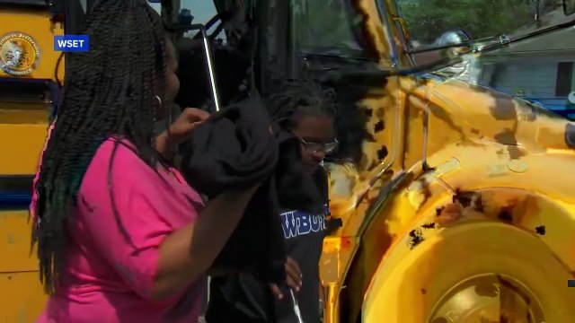 Aveugle, il voit sa maman pour la première fois grâce à des lunettes spéciales.