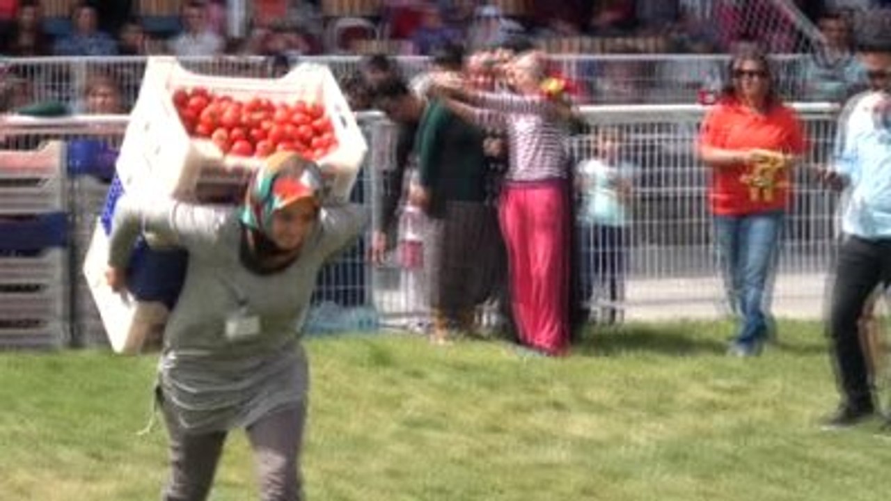 Kumluca Tarım ve Seracılık Festivali'nde Kadınlar Yarıştı