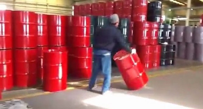 Comment déplacer des barils sans trop se fatiguer