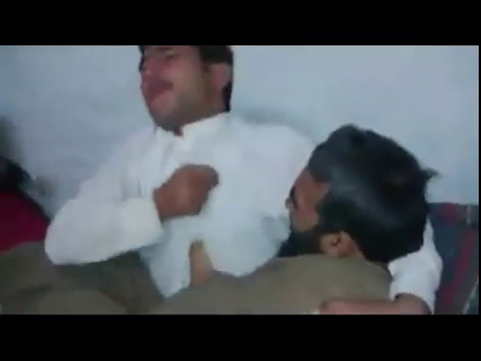 داڑھی والا بچہ رو رہا ہے grin emoticon ویڈیو دیکھیں. پٹھانوں کے شغل چیک کرو ذرا۔