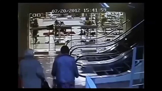 Бабули жгут. САМ ЭСКАЛАТОР В ШОКЕ