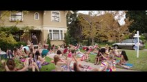 NEIGHBORS 2 - Bikini Hose Down