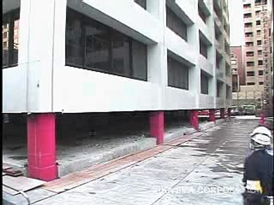 Destruction d'un immeuble au Japon (Daruma-Otoshi)