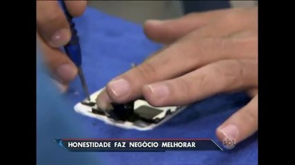 SP: Loja que conserta celulares ganha fama por causa da honestidade