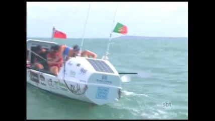 Atletas atravessam Oceano Atlântico a remo