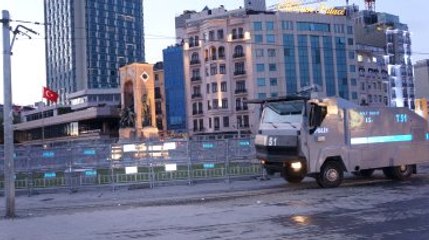 Taksim ve Bakırköy'de 1 Mayıs Bekleyişi Yaşanıyor