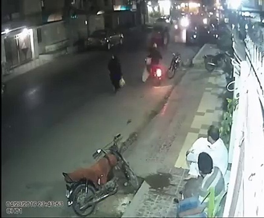 Soldar Bazar Near Pardesi Mein Khulay Aam Dacoti Ki Wardat.