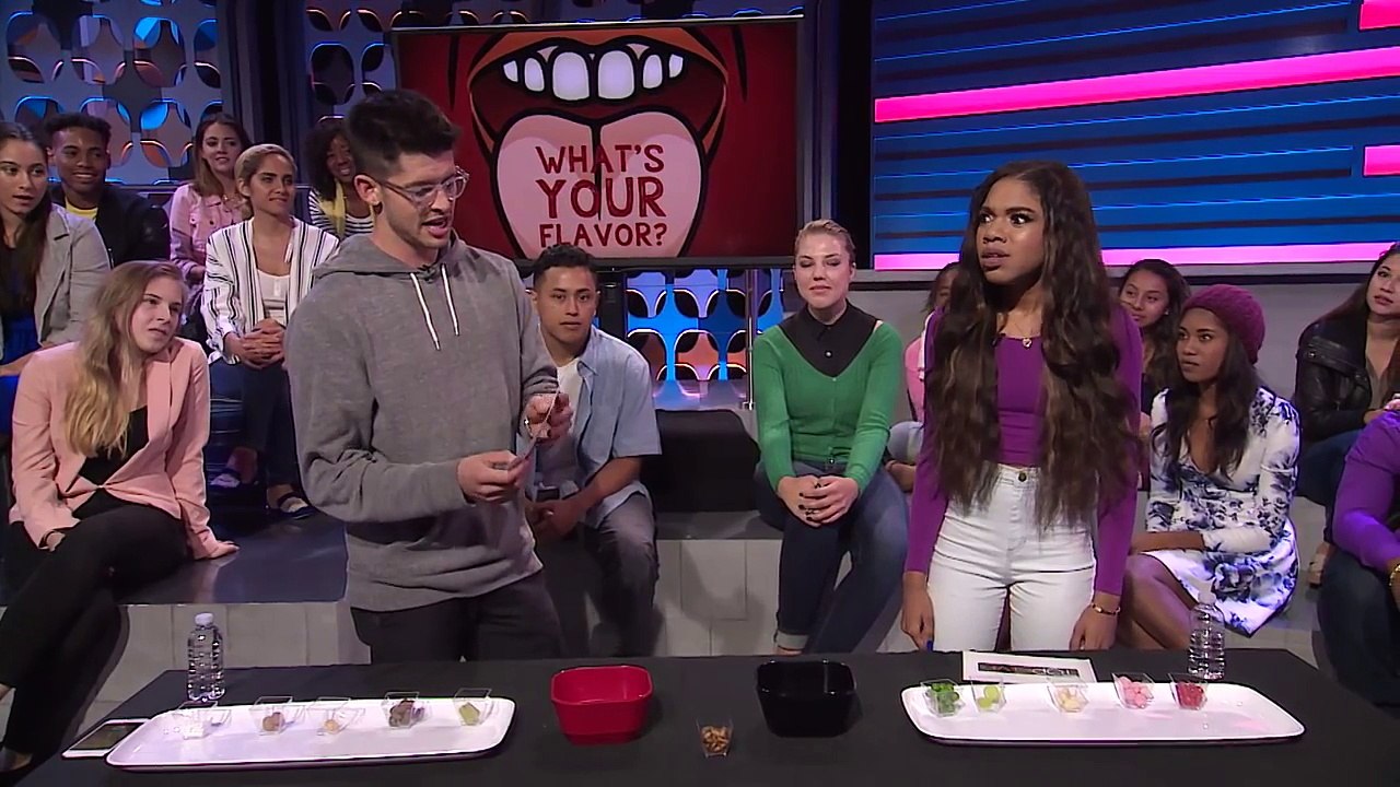 TEALA & HUNTER EAT CRICKETS!