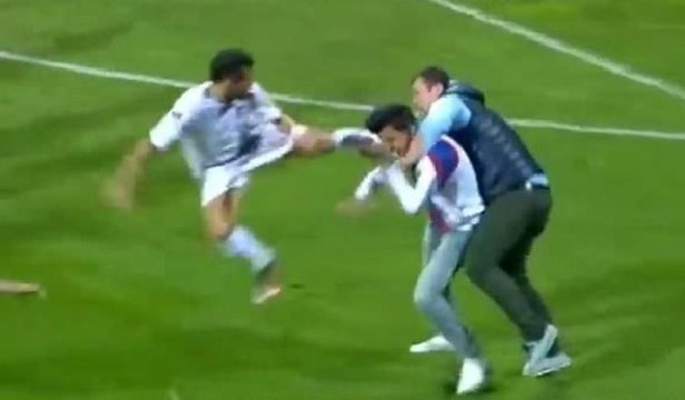 Hakeme saldıran taraftara uçan tekme... O anlar kamerada