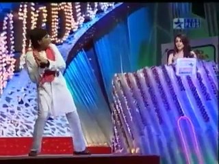 BEST OF RAJU SHRIVASTAV KISSING !!! Minissha Lamba !!!  FLIMFARE ALL SKITS)