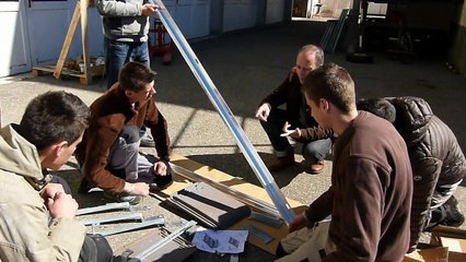 Montage de panneaux solaires thermiques à l'UFA Poutrain le 19 avril 2016