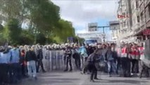 Taksim'e Gitmek İsteyen Gruba Polis Müdahalesi