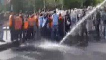 Taksim'e yürümek isteyen gruba polisten TOMA'lı müdahale