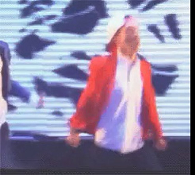 Chen Ripped His Shirt