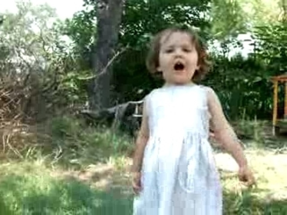 Pauline2 chante