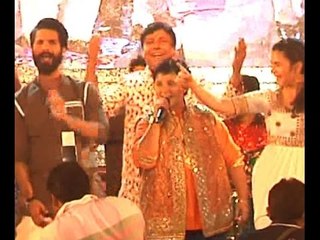 VIDEO: Alia and Shahid perform Dandiya with Falguni Pathak