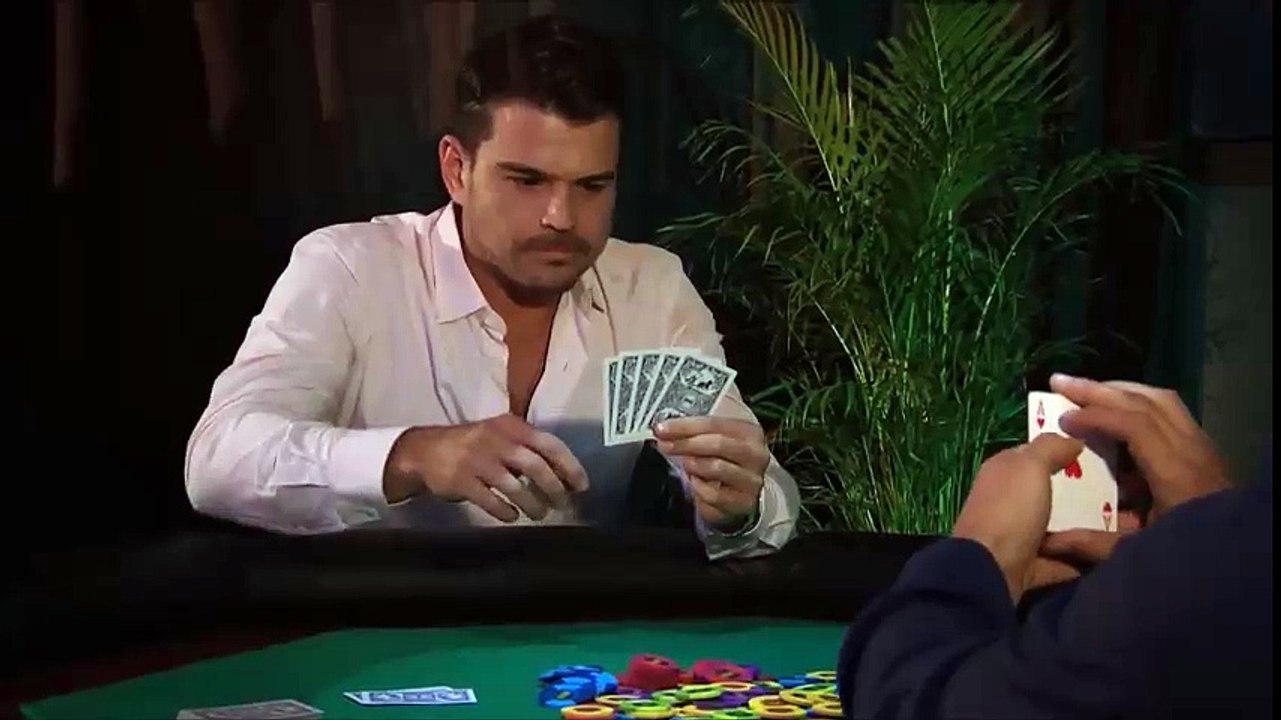 Suele pasar... Forcejeo, pistola y ¡PUM!