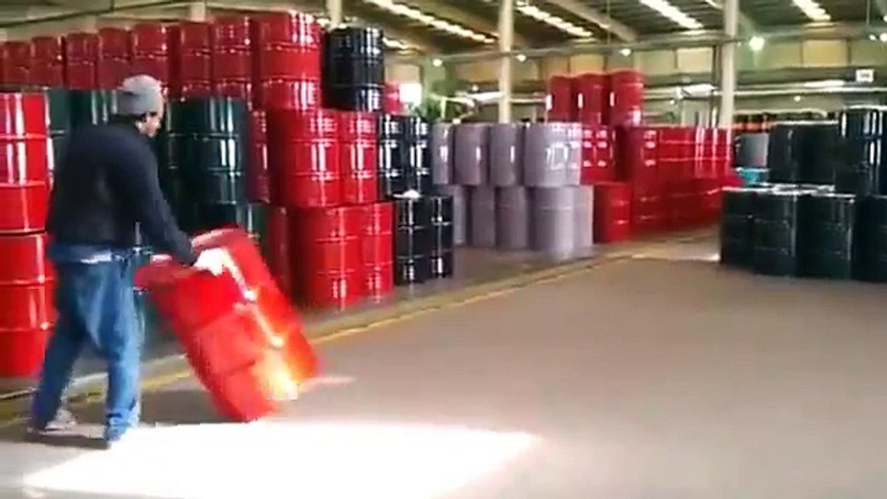 Comment déplacer des barils sans trop se fatiguer ?