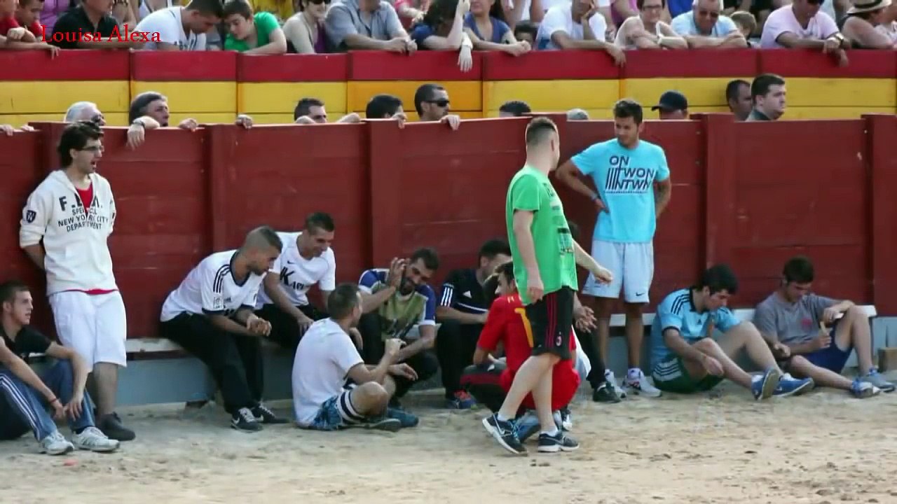 Bullfighting funny videos 2016 - Most awesome bullfighting festival #7 - Crazy bull attack people