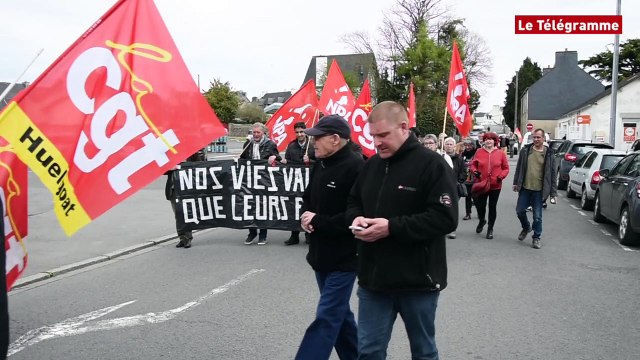 Carhaix. Une petite centaine de personnes pour le 1er mai
