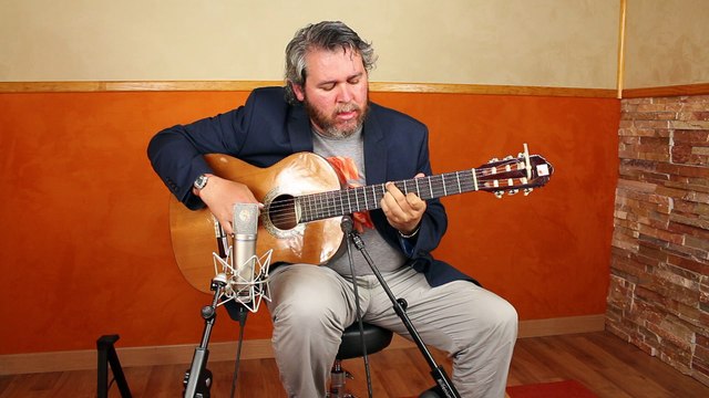 guitarra clasica interpreta guitarrista ecuatoriano desde españa 9