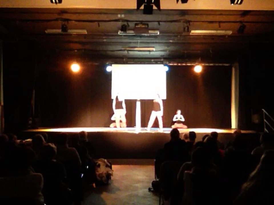 Hanging tree spectacle Roeulx