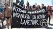 İzmir'de Kadın ve Erkeklerden Çıplak Protesto