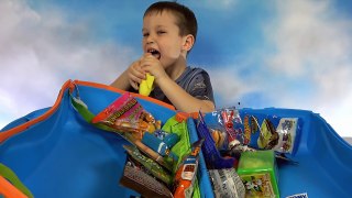 Прикольные конфеты сюрпризы игрушки и сладости из Германии Funny candy surprises toys unboxing