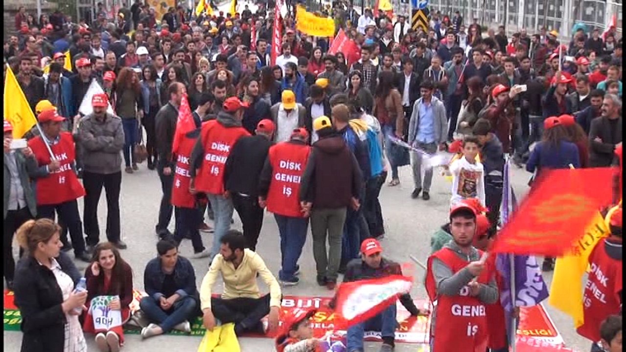 Van’da 1 Mayıs İşçi Bayramına Grup Abdal Katıldı