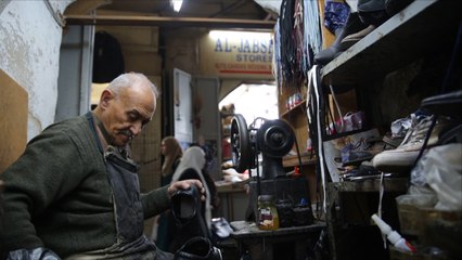 القدس-نبيل خريم.. إسكافي منذ نصف قرن