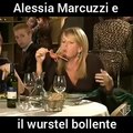 ALESSIA MARCUZZI WURSTEL IN BOCCA