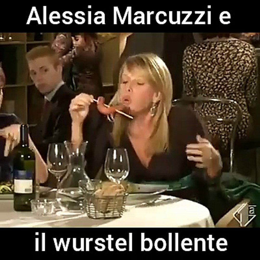 ALESSIA MARCUZZI WURSTEL IN BOCCA - Video Dailymotion